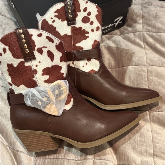 Seven7 Shoes - Seven7 Brown and Cream Ankle Booties Brand New In Box Size 8